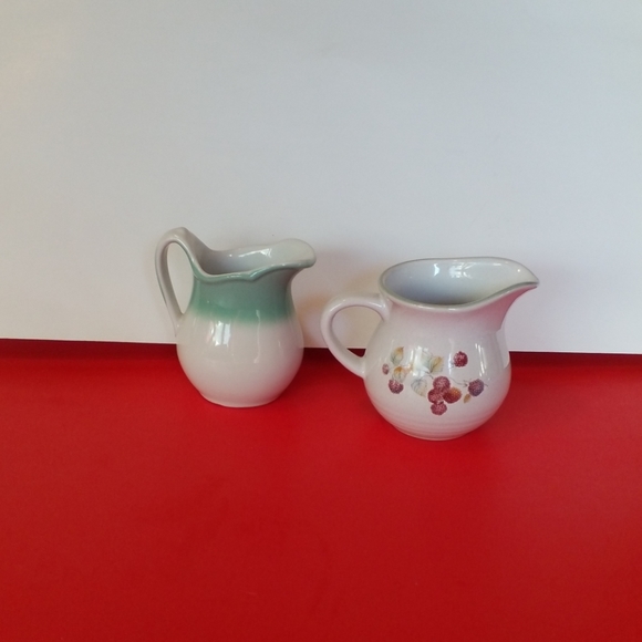 Mayer USA Other - Lot of two creamers